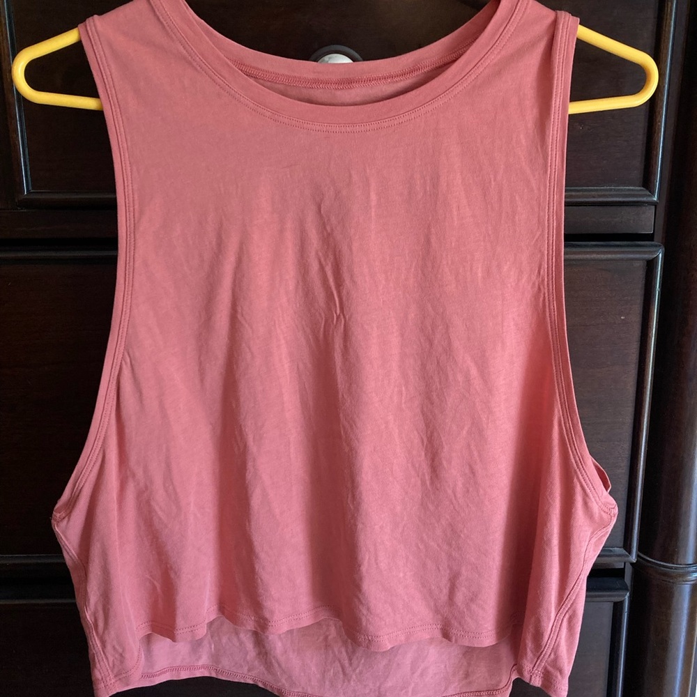 Peachy pink cropped Lululemon shirt